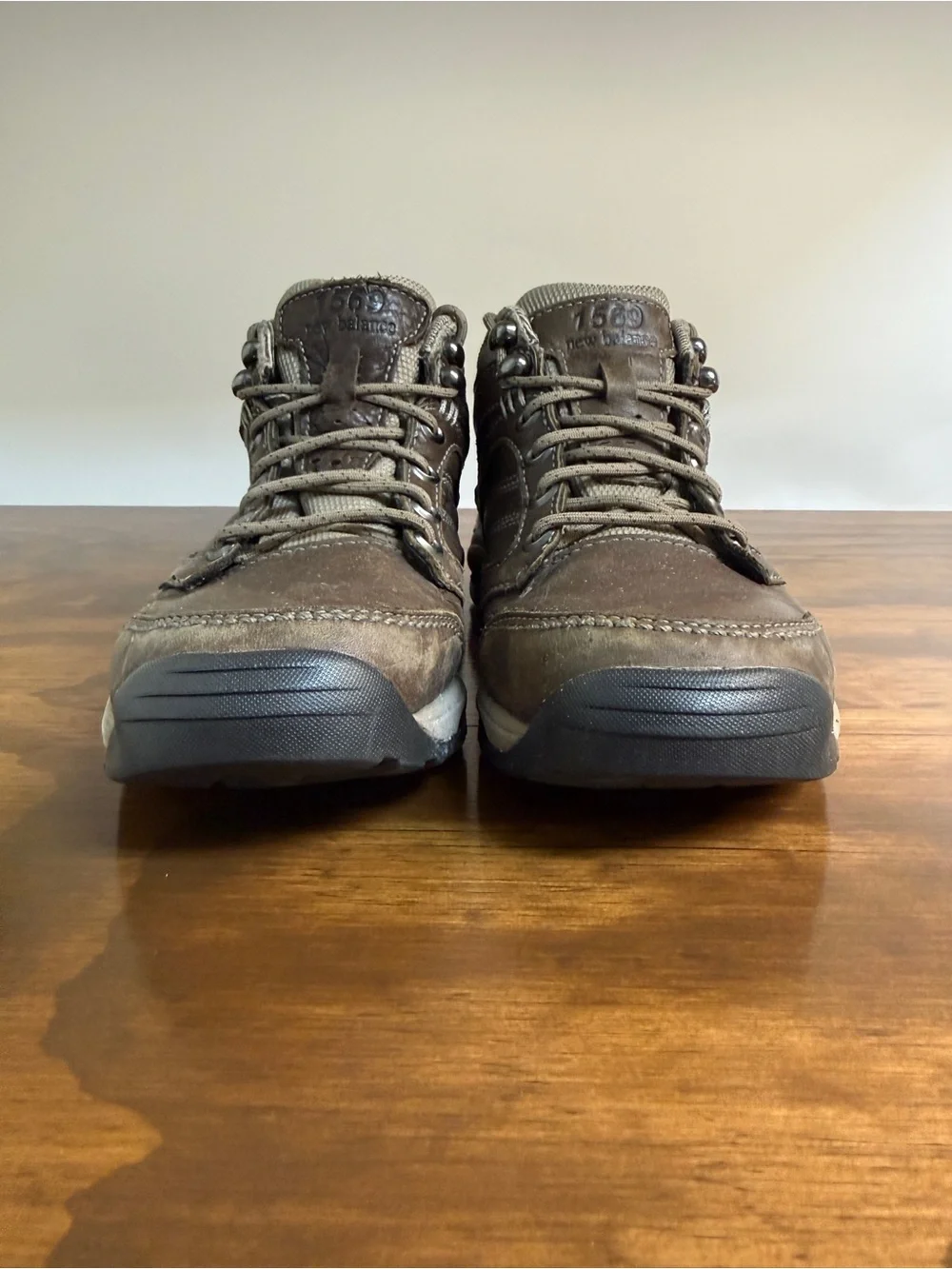 Women’s 7.5 New Balance GORETEX Hiking Shoes, Brown Waterproof